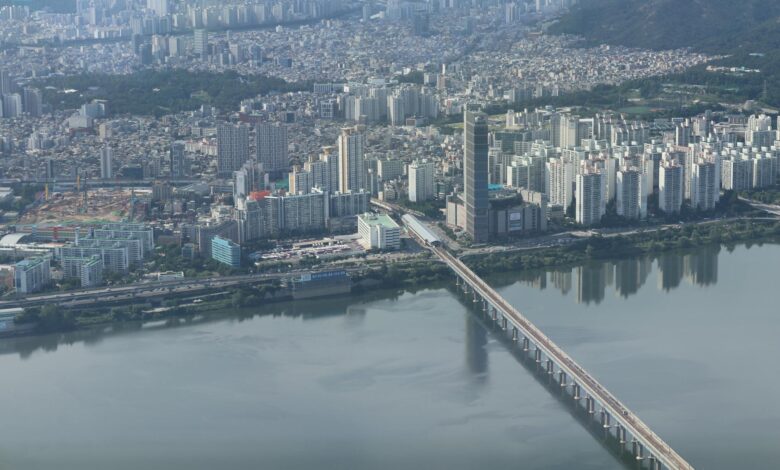 Captivating aerial shot of Seoul city with a bridge over the river.