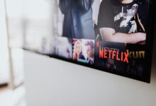 Selective focus of a Netflix screen on a smart TV in an indoor setting.