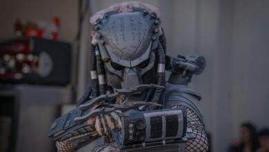 Close-up of a predator character cosplay at an event in Buenos Aires, Argentina.