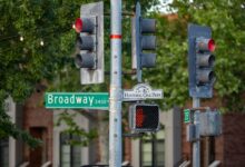 Intersection of Broadway with traffic lights and Historic Oak Park sign.