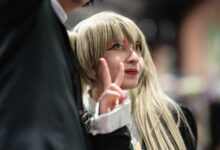 Candid shot of a cosplayer at an anime convention in San José, Costa Rica.