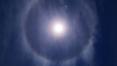 Stunning view of a moon halo surrounded by stars in Kandiāro, Sindh, Pakistan's night sky.
