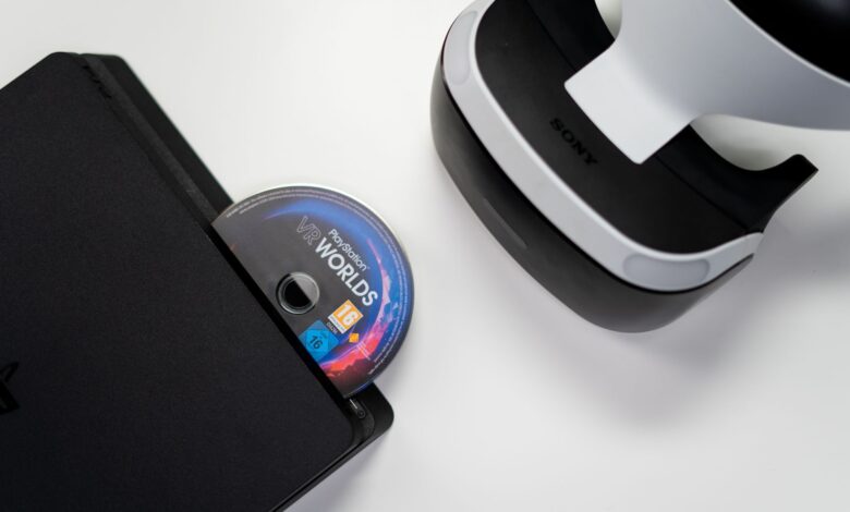 Overhead view of PlayStation console, VR headset, and game disc on a white background.