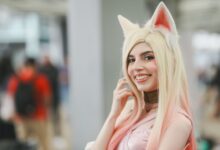 A cosplayer dressed in fox ears and blonde wig at an anime convention in San José, Costa Rica.