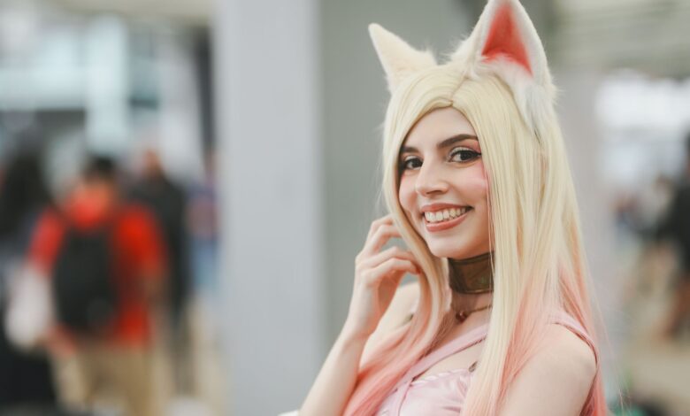 A cosplayer dressed in fox ears and blonde wig at an anime convention in San José, Costa Rica.