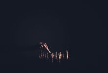 Dark atmospheric chess game showcasing strategic play, emphasizing intelligence and strategy.
