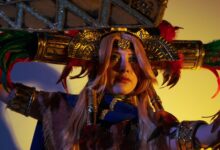 Dramatic cosplay performance with elaborate costume, showcasing artistry and culture in México City.